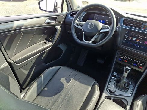 Used 2023 Volkswagen Tiguan SE AWD/4WD image 15