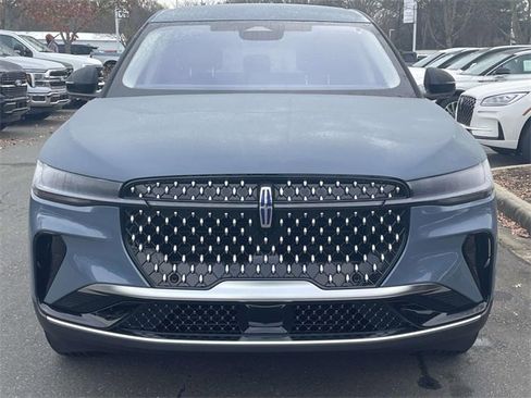 New 2026 Lincoln Nautilus Premier image 3