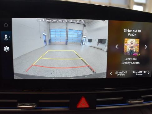 Used 2025 Hyundai Elantra SEL FWD image 8