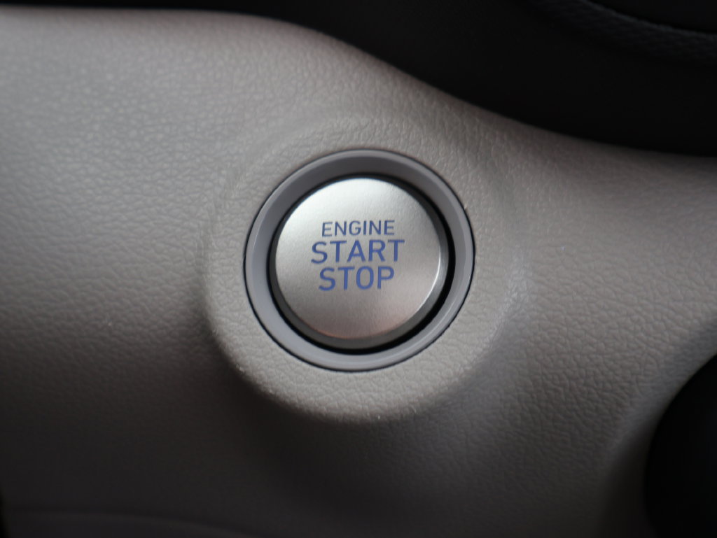 Used 2025 Hyundai Venue SEL FWD image 32