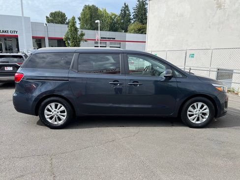 Used 2016 Kia Sedona LX w/ LX Convenience Package FWD image 3