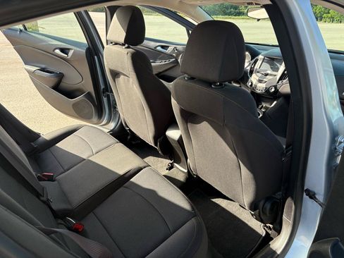 Used 2017 Chevrolet Cruze LS FWD image 24
