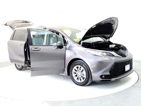 Certified 2024 Toyota Sienna XLE image 12