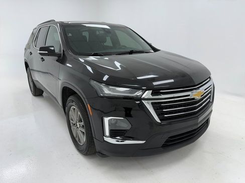 Used 2023 Chevrolet Traverse LT image 2