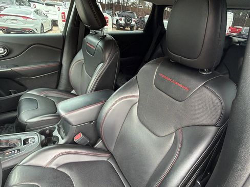 Used 2022 Jeep Cherokee Trailhawk w/ Sound & Nav Group image 17