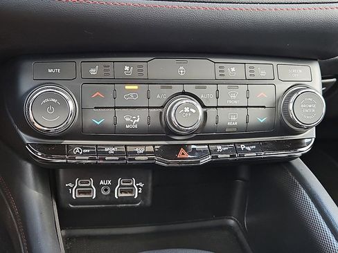 Used 2024 Dodge Durango GT RWD image 26