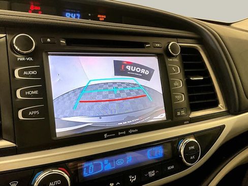 Used 2017 Toyota Highlander XLE AWD/4WD image 26