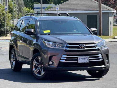 Used 2017 Toyota Highlander AWD V6 image 1