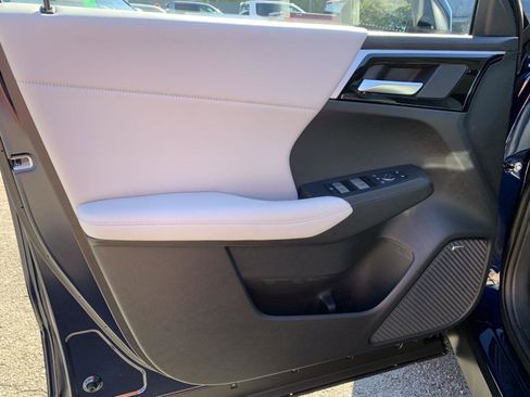 New 2025 Mitsubishi Outlander SE image 7