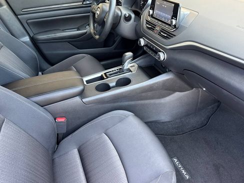 Used 2024 Nissan Altima 2.5 S FWD image 22