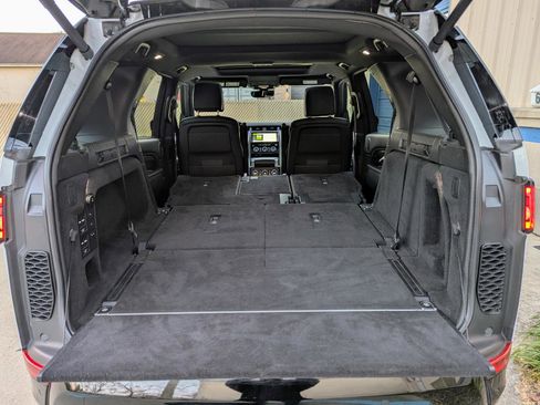 Used 2017 Land Rover Discovery HSE Luxury image 8