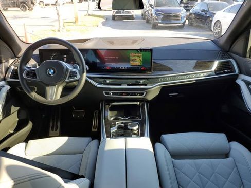 Used 2024 BMW X7 xDrive40i w/ M Sport Package image 11