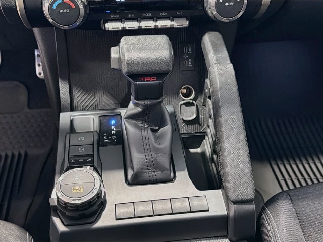 Used 2025 Toyota Tacoma TRD Sport AWD/4WD image 15