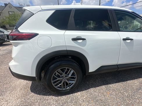 Used 2024 Nissan Rogue S image 18