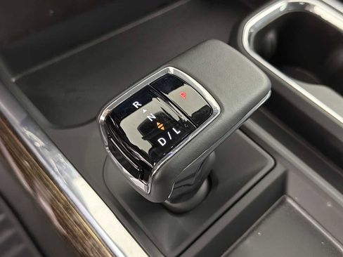 Used 2025 GMC Sierra 1500 Elevation image 30