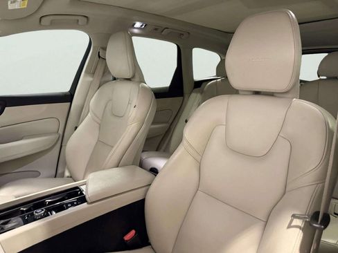 Used 2019 Volvo XC60 T5 Inscription w/ Protection Package Premier image 13