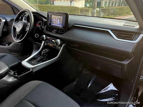 Used 2022 Toyota RAV4 LE image 27