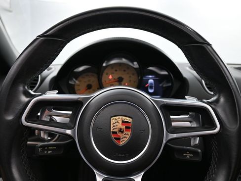 Used 2018 Porsche 718 Boxster image 9