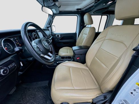 Used 2018 Jeep Wrangler Unlimited Sahara w/ Dual Top Group AWD/4WD image 13