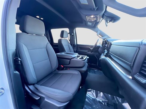 Used 2024 Chevrolet Silverado 2500 LT image 25