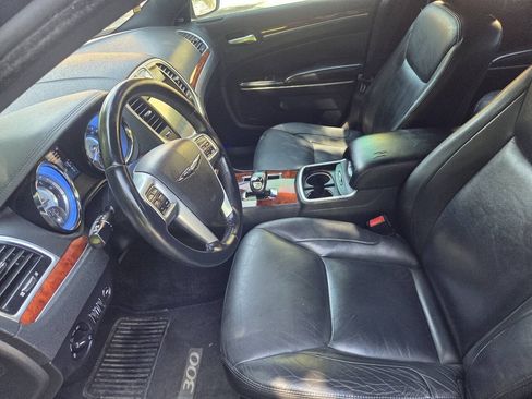 Used 2012 Chrysler 300 Limited RWD image 4