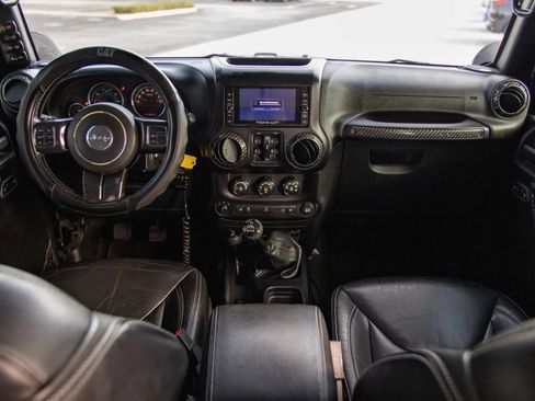 Used 2015 Jeep Wrangler Unlimited Rubicon AWD/4WD image 31