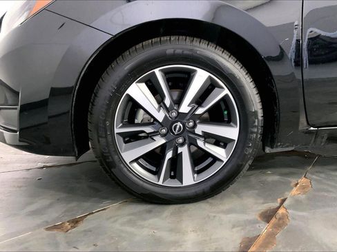 Used 2025 Nissan Versa SV FWD image 9