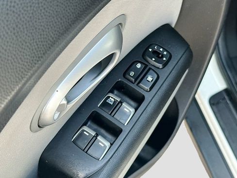 Used 2018 Kia Soul FWD image 17