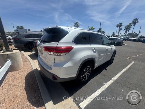 Used 2017 Toyota Highlander XLE FWD image 4