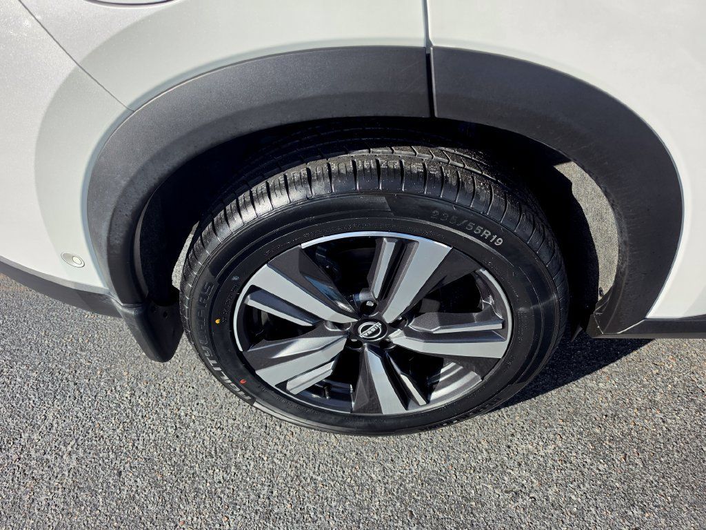 Used 2024 Nissan Rogue SL FWD image 9
