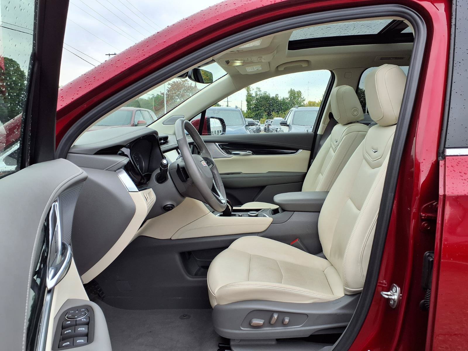 Used 2024 Cadillac XT6 Premium Luxury w/ LPO, Floor Liner Package AWD/4WD image 16