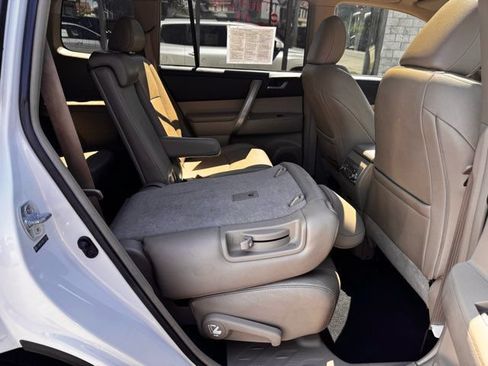 Used 2013 Toyota Highlander SE AWD/4WD image 32