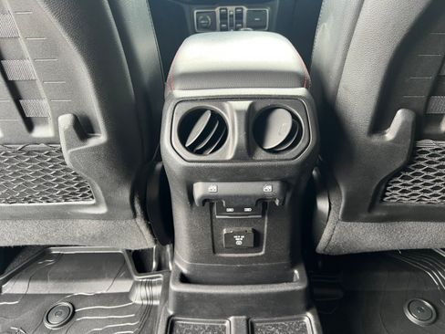 Used 2021 Jeep Wrangler Unlimited Rubicon AWD/4WD image 16