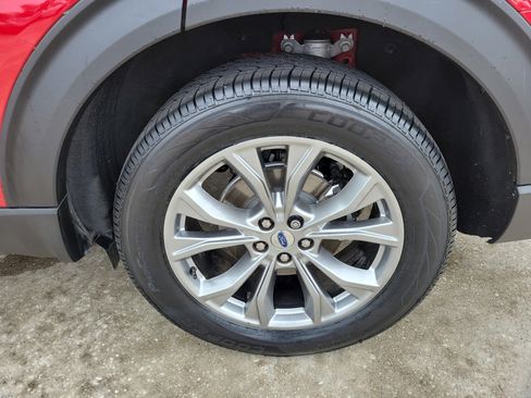 Used 2022 Ford Explorer XLT w/ Equipment Group 202A image 34