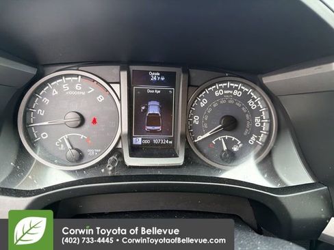 Used 2017 Toyota Tacoma TRD Sport image 10