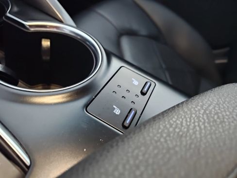 Used 2018 Toyota Camry XLE FWD image 9
