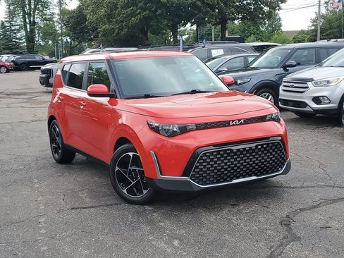 Used 2024 Kia Soul EX FWD image 1