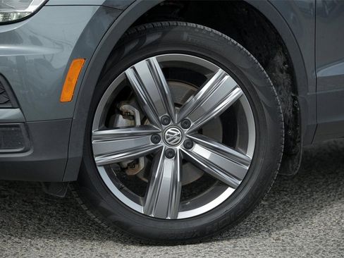 Used 2021 Volkswagen Tiguan SEL image 2