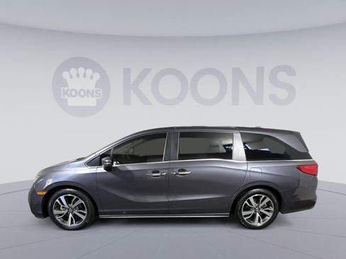 Used 2022 Honda Odyssey Touring image 2