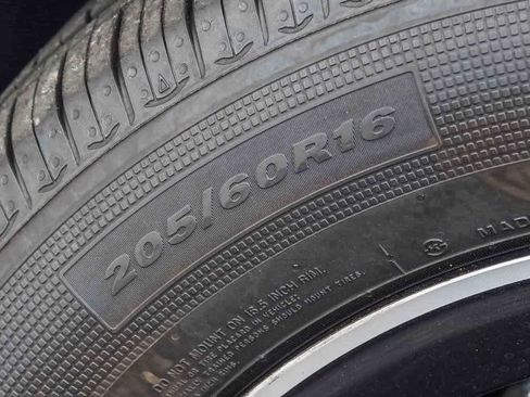 Certified 2025 Kia Niro LX image 10