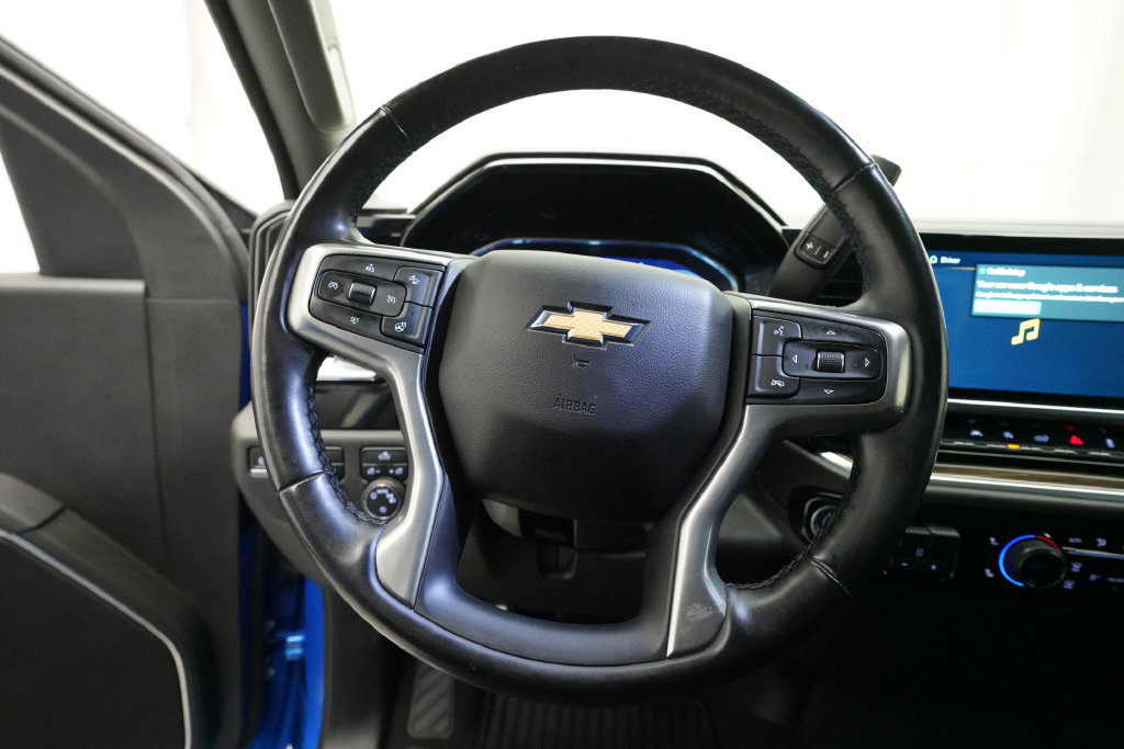 Used 2025 Chevrolet Silverado 1500 LT AWD/4WD image 4