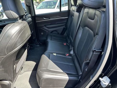 Certified 2023 Jeep Grand Cherokee Limited AWD/4WD image 18