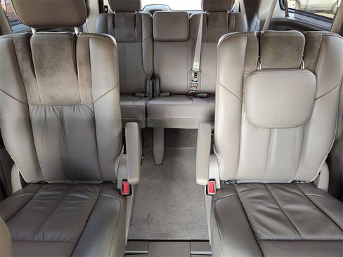 Used 2012 Chrysler Town & Country Limited w/ Luxury Group image 42