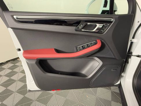 New 2026 Porsche Macan S image 25