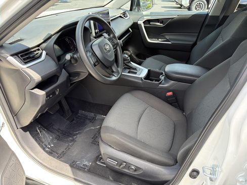 Used 2025 Toyota RAV4 XLE FWD image 9
