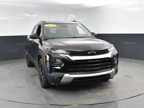 Used 2021 Chevrolet TrailBlazer LT w/ Convenience Package FWD image 2