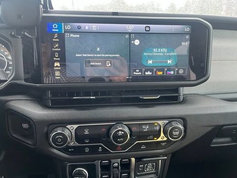 Used 2024 Jeep Gladiator Sport AWD/4WD image 15