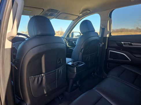 Certified 2022 Kia Telluride LX image 17