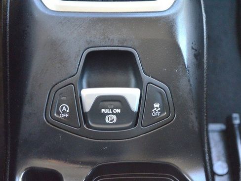 Used 2023 Jeep Renegade Latitude image 28