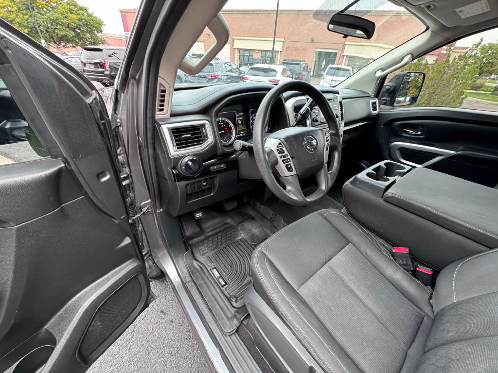 Used 2017 Nissan Titan SV RWD image 18